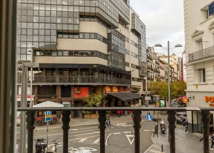 Santo - Coworking - Coliving - Madrid Hostel